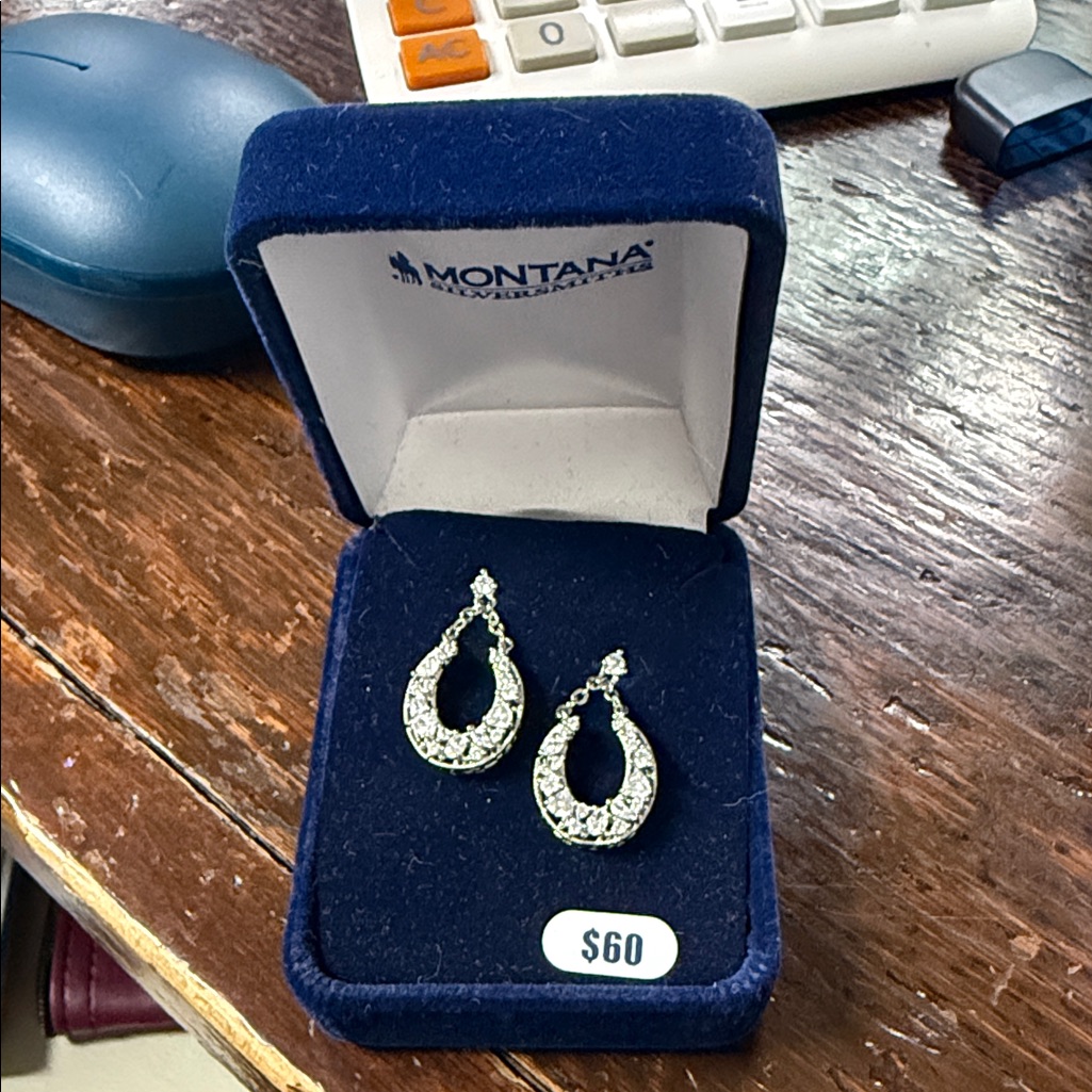 Montana Silversmiths Silver Crystal Teardrop Earrings 60$
